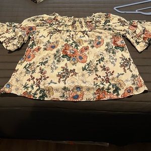 Flutter/Bell sleeve blouse